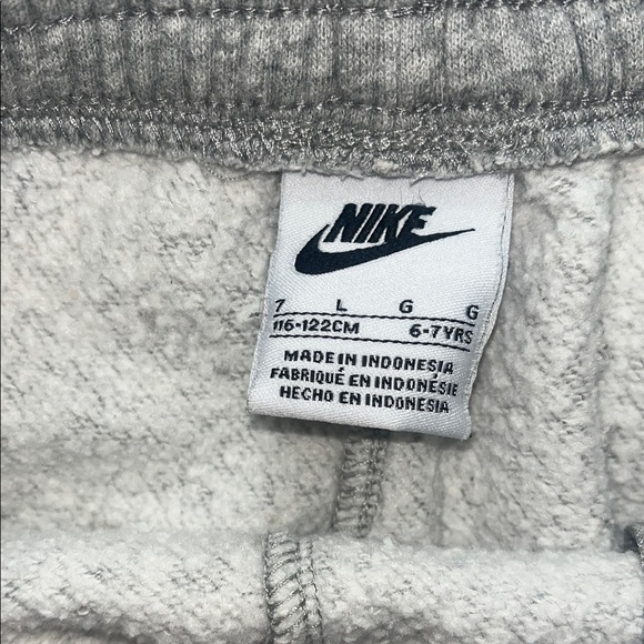 Nike Kids Gray Sweatpants and Hoodie Set - Picture 6 of 13